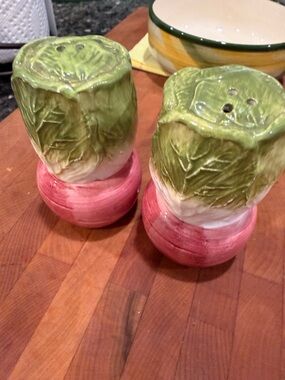 Vintage Beet Sakt and pepper